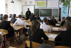 Неделя ОПК в гимназии №8, занятия посещал иерей Е.Ильин